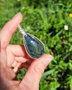 Pendentif obsidienne manta huichol - wire wrapping argenté - pierre naturelle