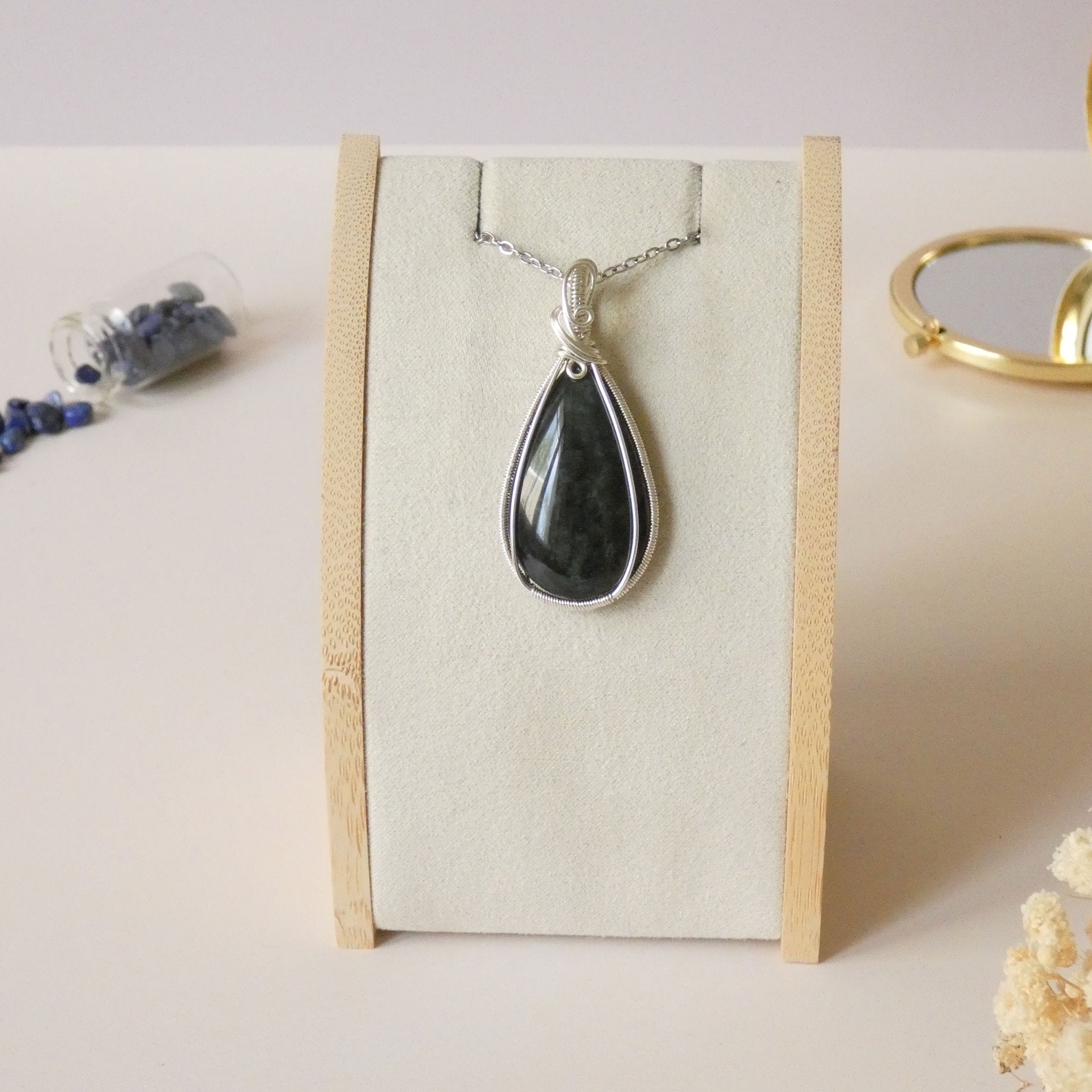 Pendentif obsidienne manta huichol - wire wrapping argenté - pierre naturelle