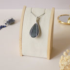 Pendentif obsidienne manta huichol - wire wrapping argenté - pierre naturelle