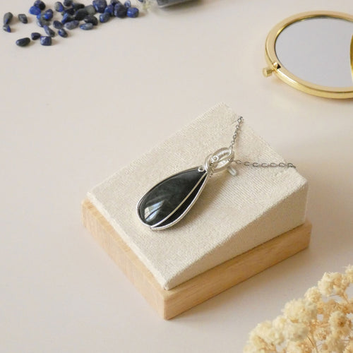 Pendentif obsidienne manta huichol - wire wrapping argenté - pierre naturelle