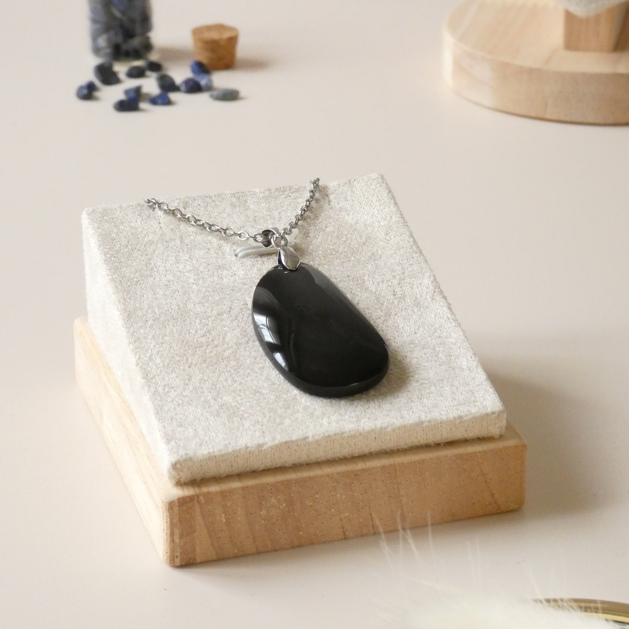 Pendentif en obsidienne oeil céleste 3,7 cm bélière argentée