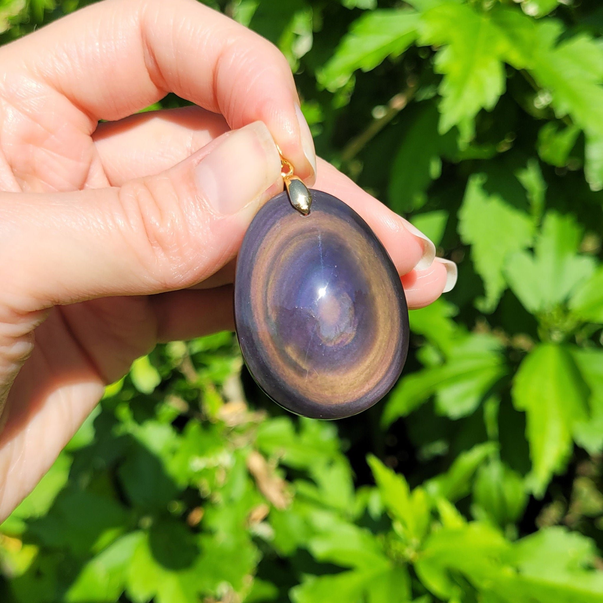 Pendentif en obsidienne oeil céleste 4 cm bélière dorée