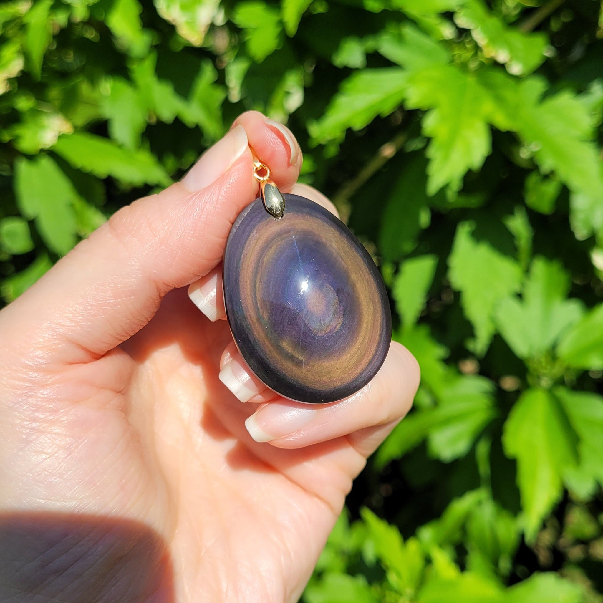 Pendentif en obsidienne oeil céleste 4 cm bélière dorée