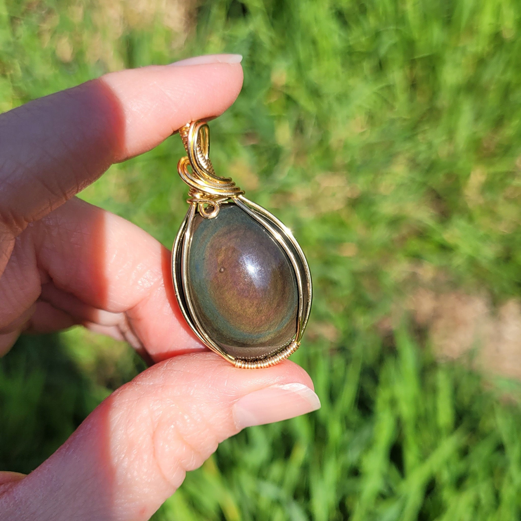 Pendentif obsidienne oeil céleste 4,4 cm wire wrapping doré