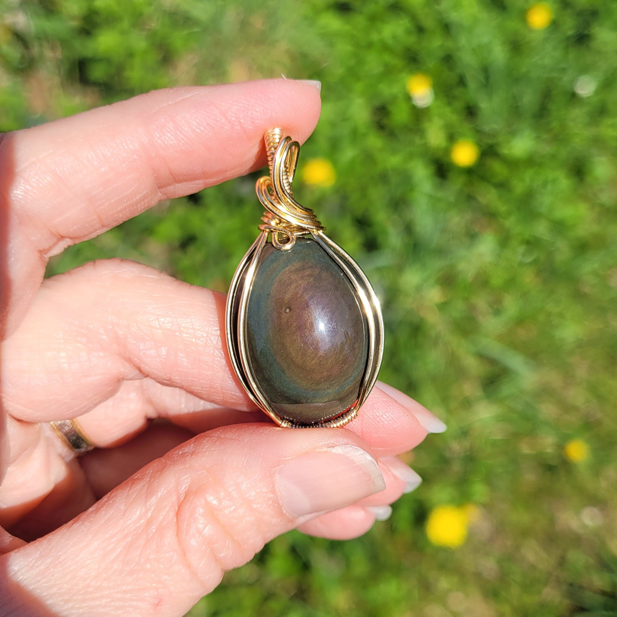 Pendentif obsidienne oeil céleste 4,4 cm wire wrapping doré