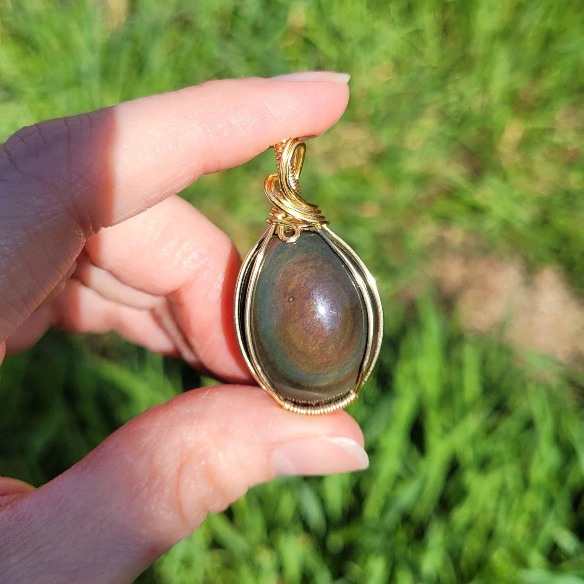 Pendentif obsidienne oeil céleste 4,4 cm wire wrapping doré