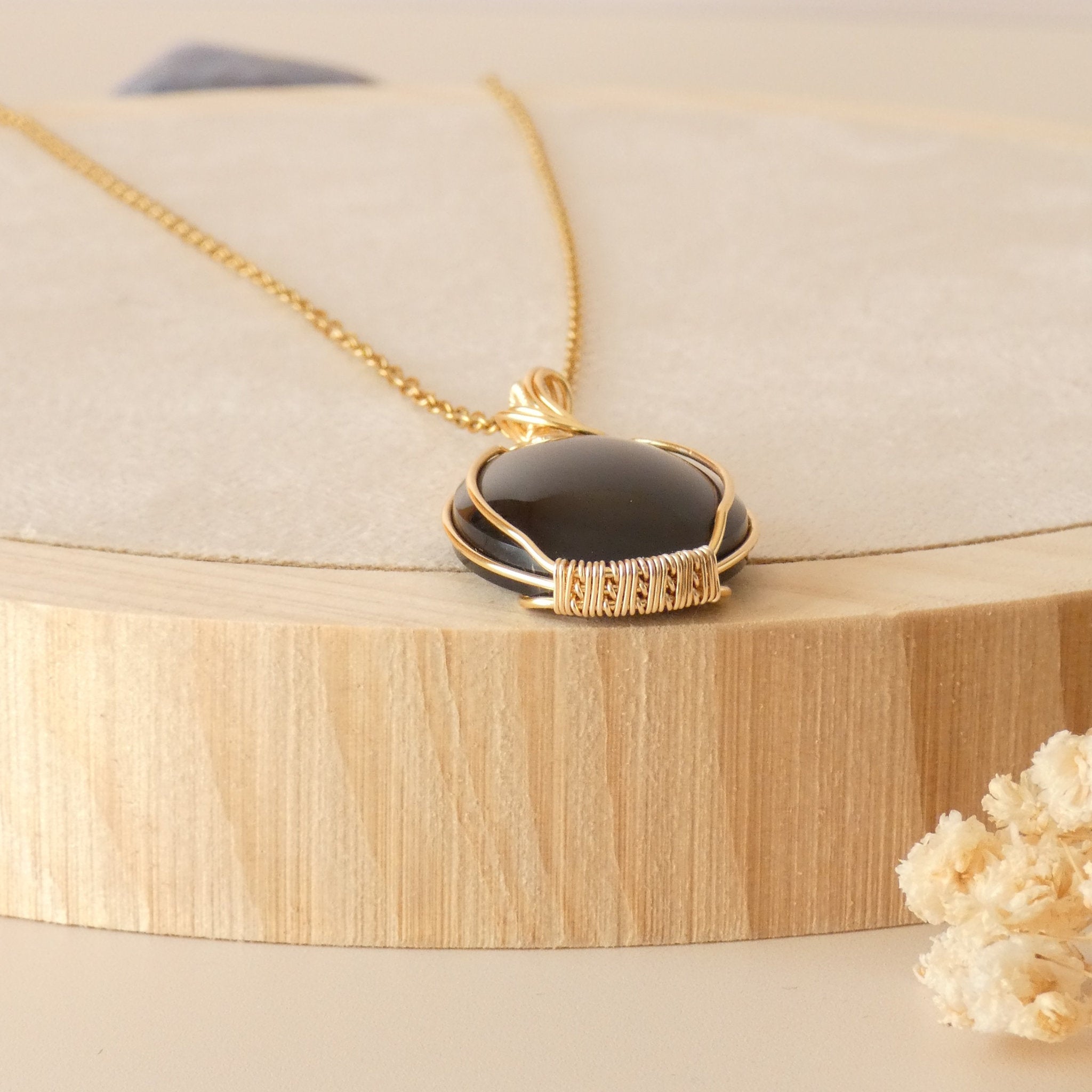 Pendentif obsidienne oeil céleste 4,4 cm wire wrapping doré
