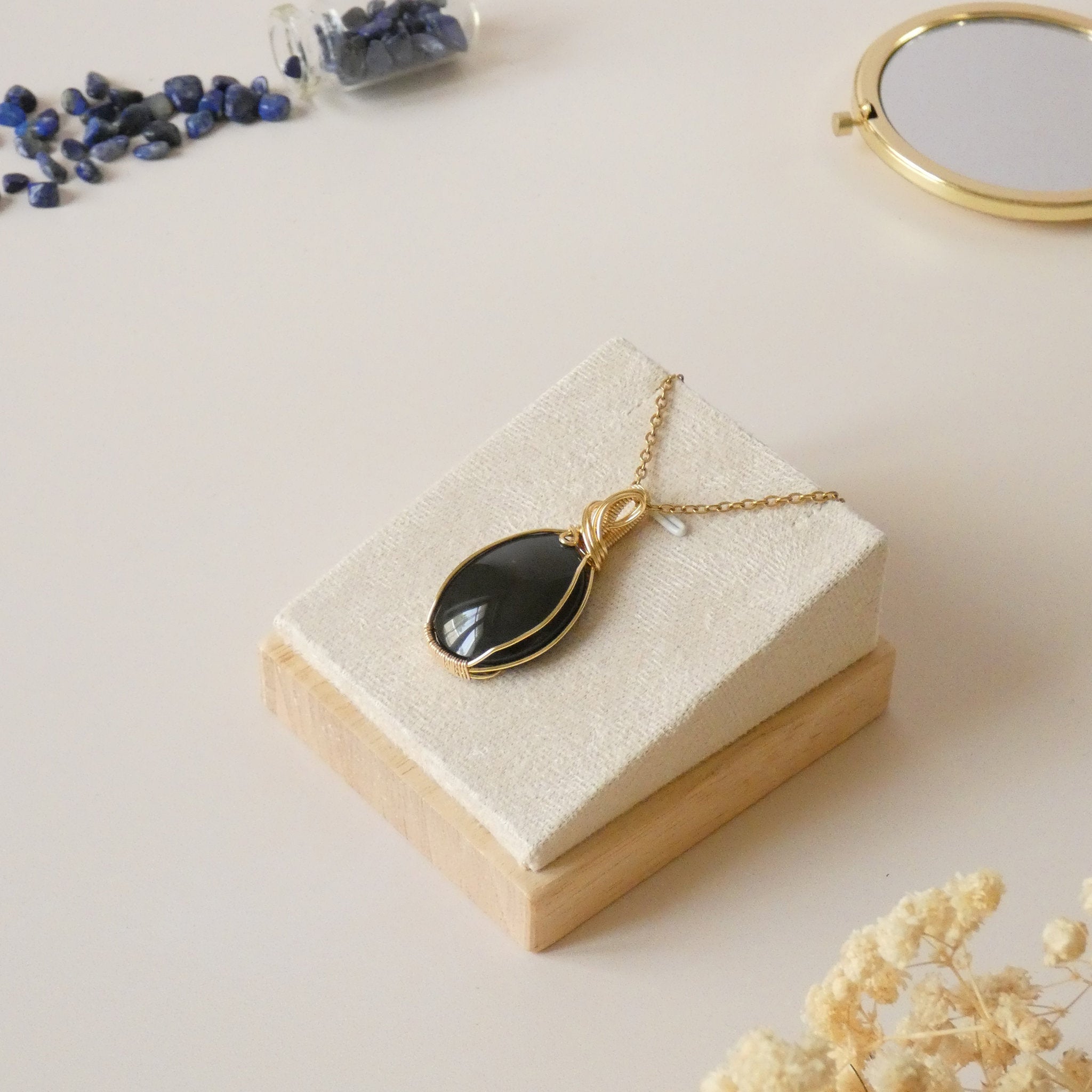 Pendentif obsidienne oeil céleste 4,4 cm wire wrapping doré