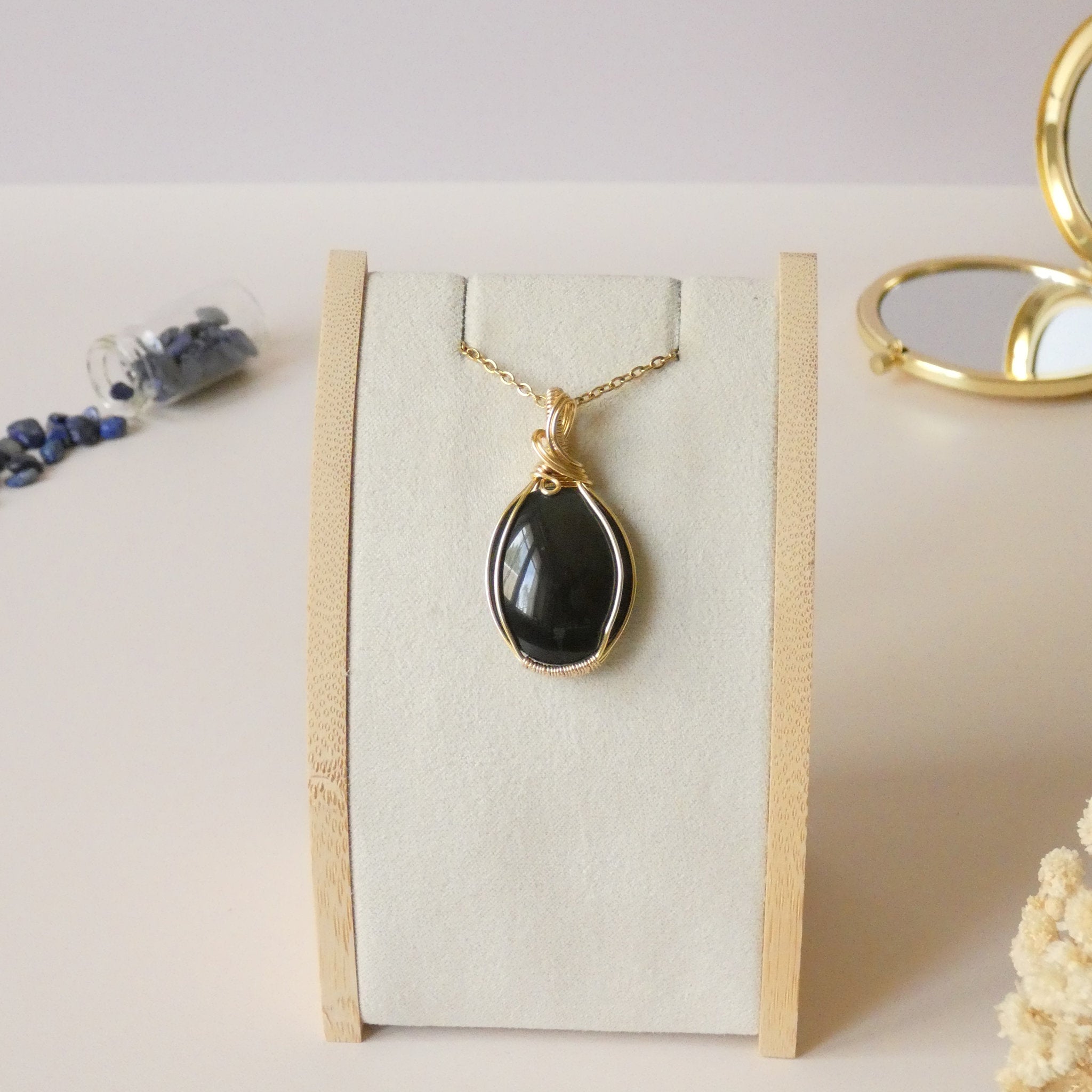 Pendentif obsidienne oeil céleste 4,4 cm wire wrapping doré