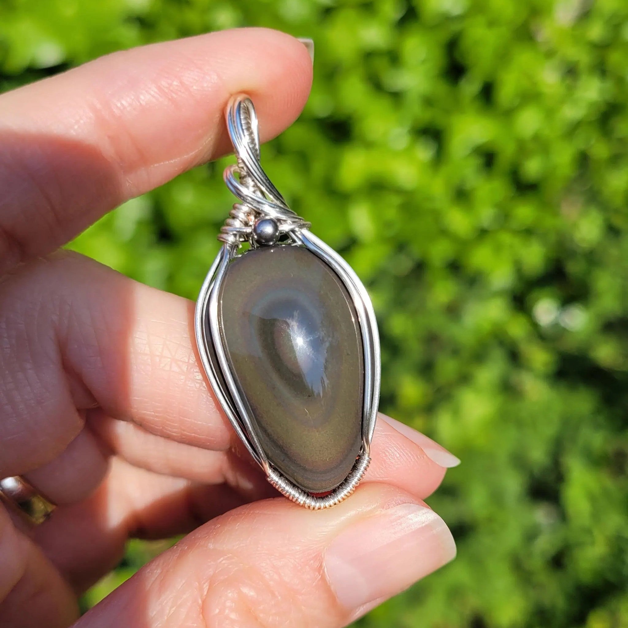 Pendentif obsidienne oeil céleste 4,8 cm wire wrapping argenté