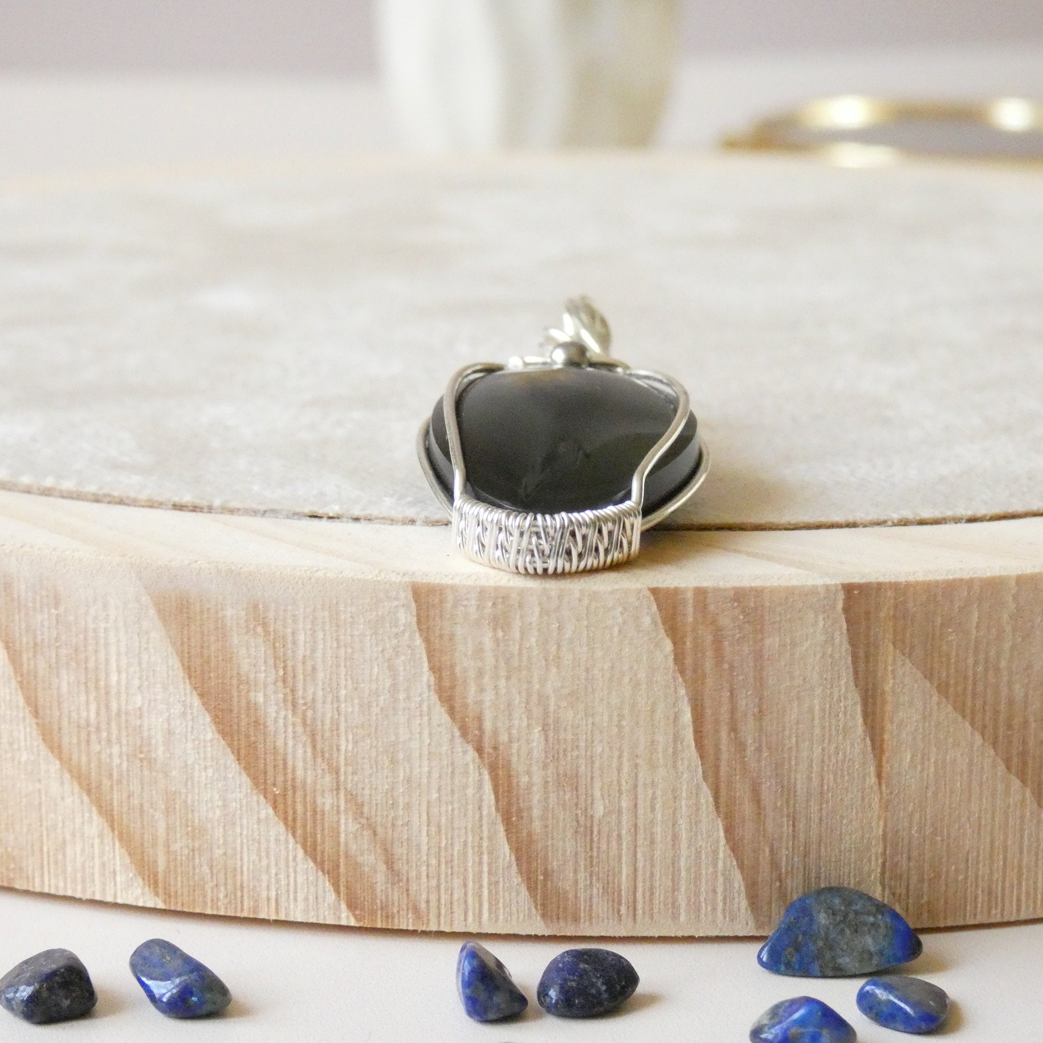 Pendentif obsidienne oeil céleste 4,8 cm wire wrapping argenté