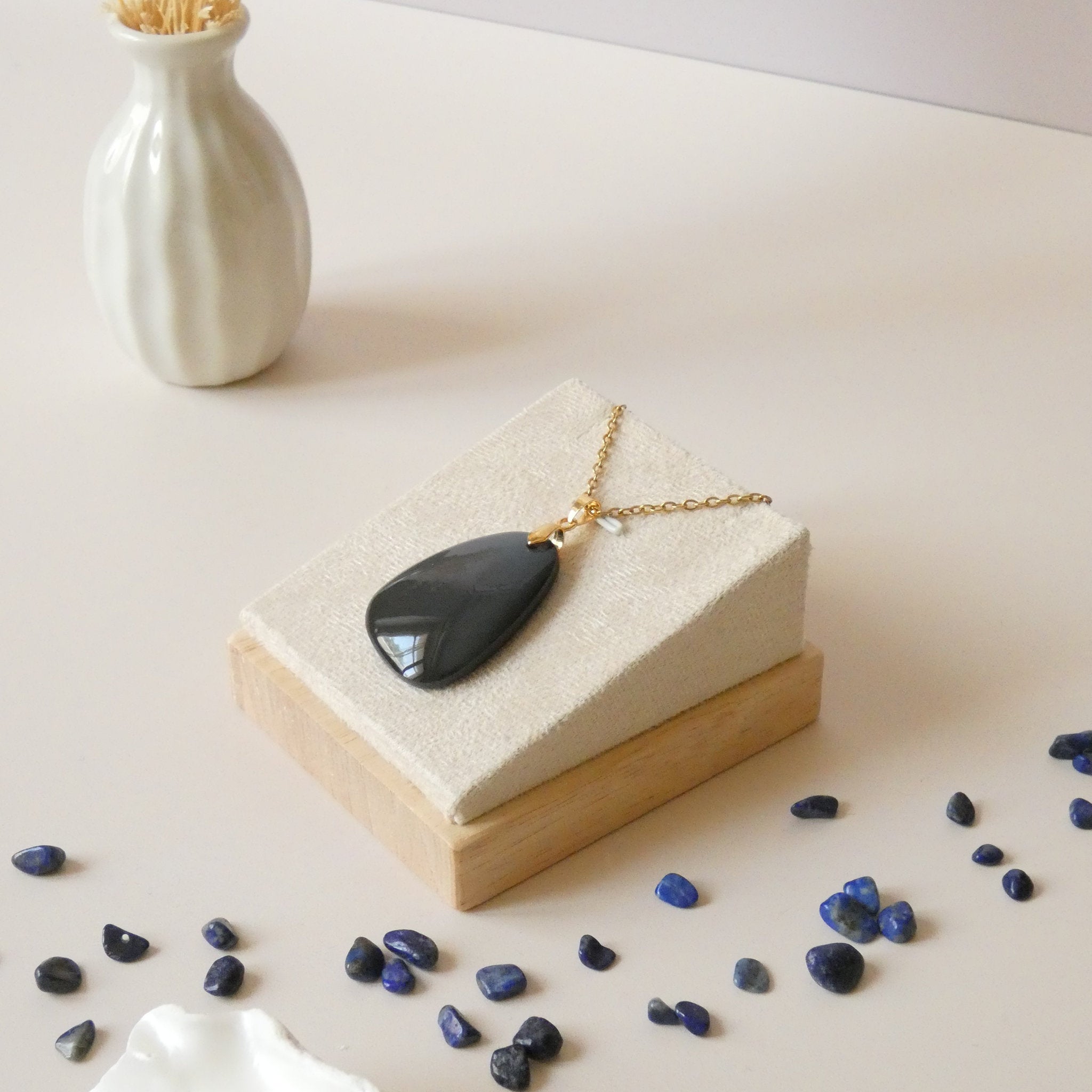 Pendentif en obsidienne oeil céleste 3,6 cm bélière dorée