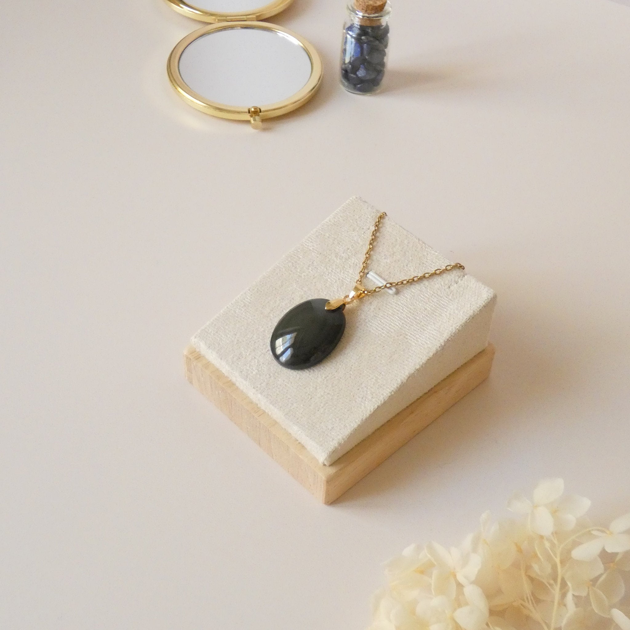 Pendentif en obsidienne oeil céleste 2,7 cm bélière dorée