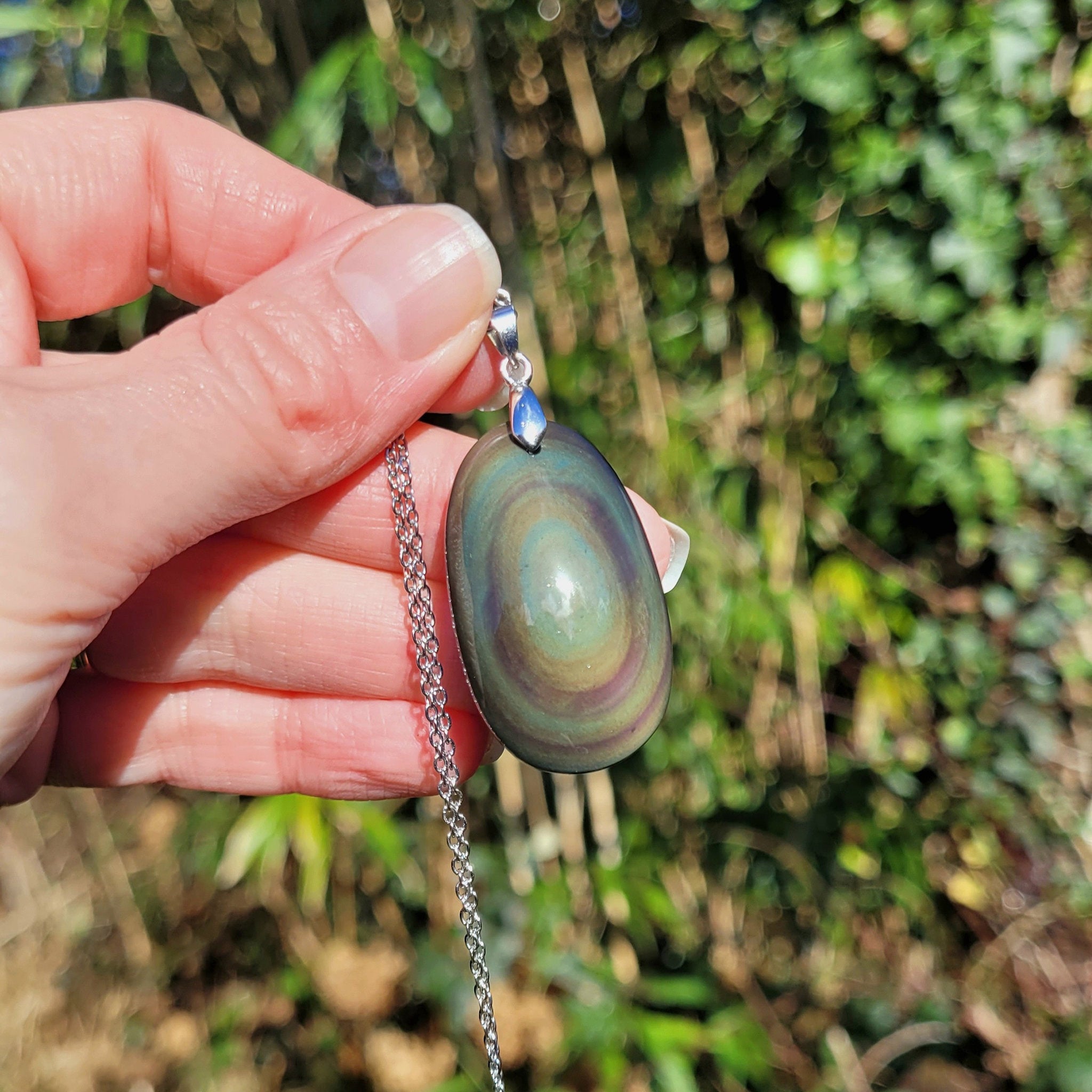Pendentif obsidienne œil céleste – tons verts – 3,7 cm