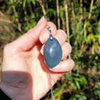 Pendentif obsidienne œil céleste – bleu nacré et pastel – 3,6 cm