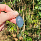 Pendentif obsidienne œil céleste – bleu nacré et pastel – 3,6 cm