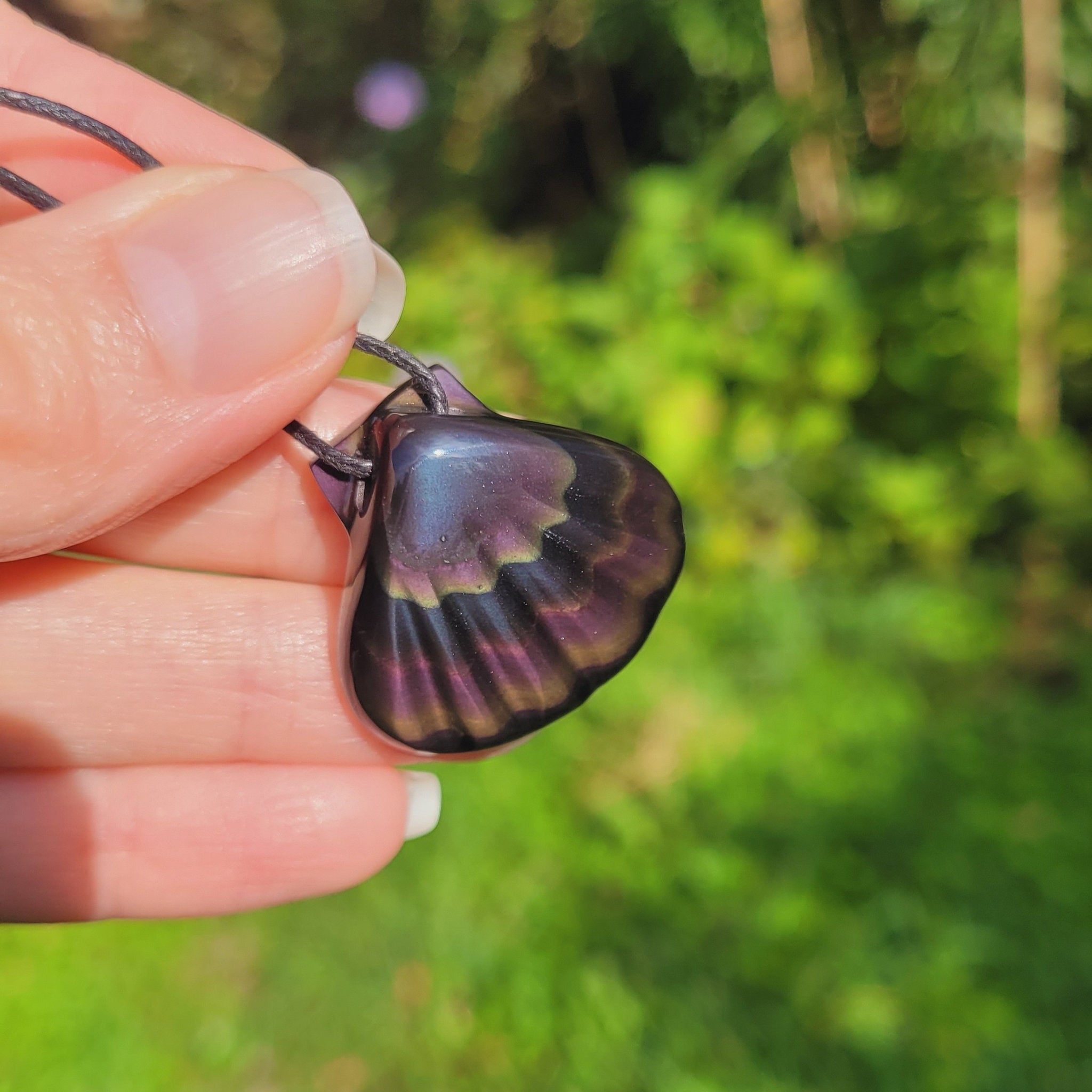 Pendentif coquillage en obsidienne oeil céleste violet - pierre naturelle