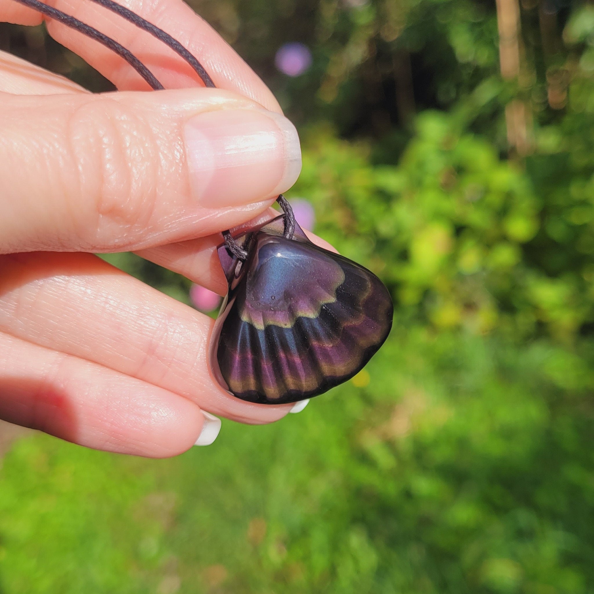 Pendentif coquillage en obsidienne oeil céleste violet - pierre naturelle