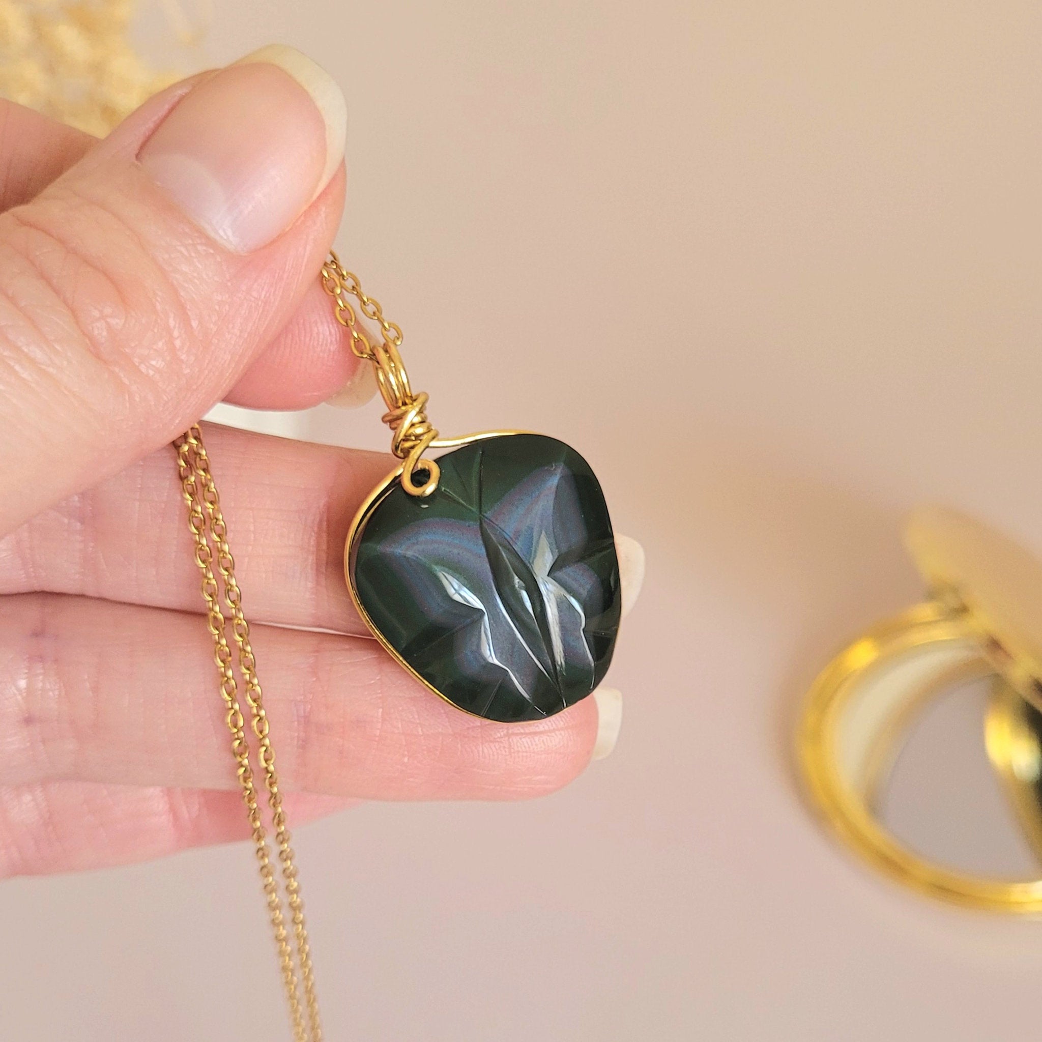Pendentif papillon en obsidienne oeil céleste – 3,4 cm