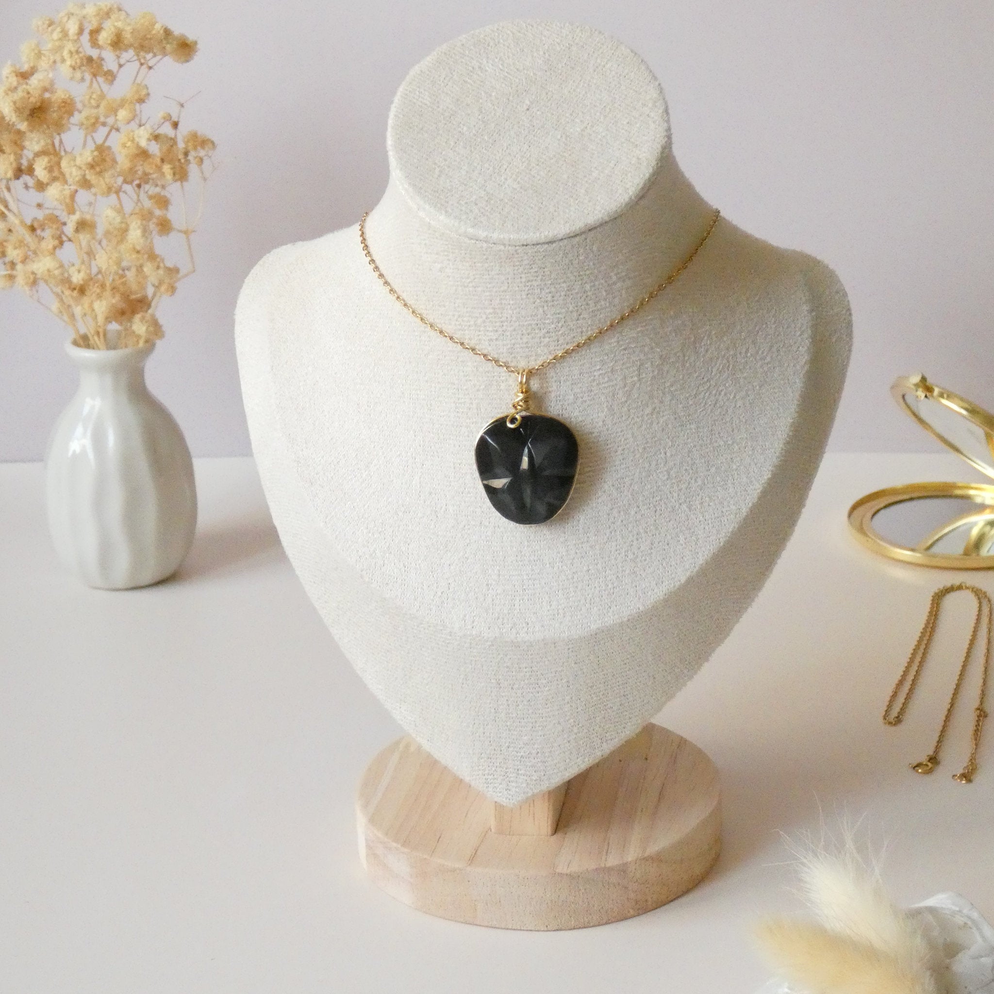Pendentif papillon en obsidienne oeil céleste – 3,4 cm