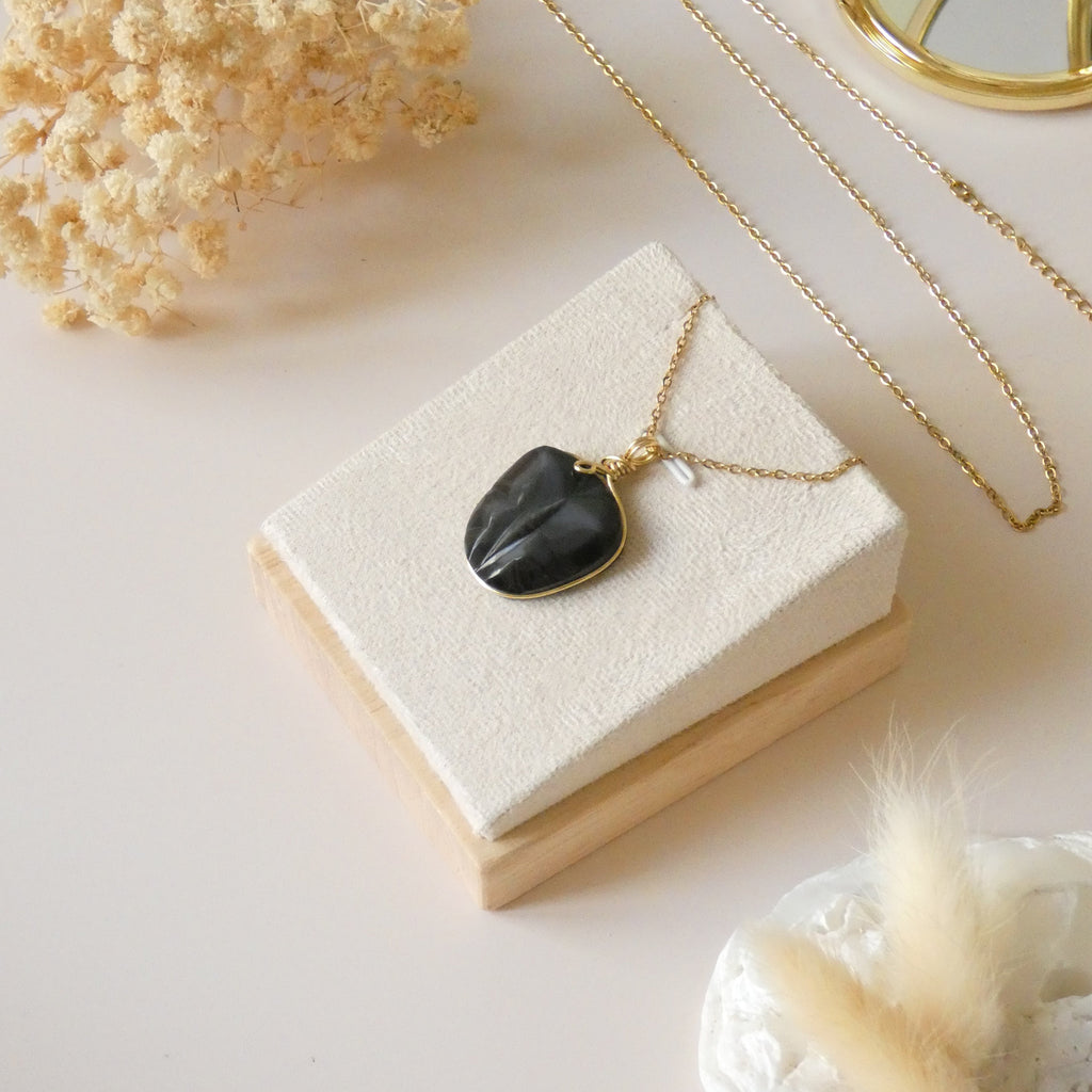 Pendentif papillon en obsidienne oeil céleste – 3,4 cm