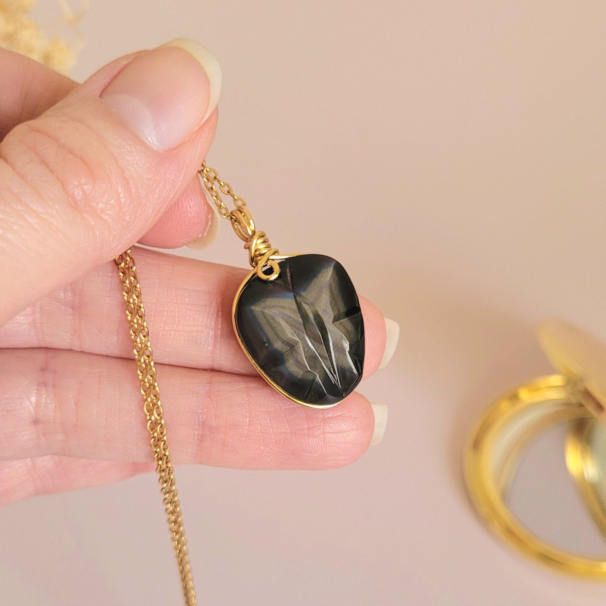 Pendentif papillon en obsidienne oeil céleste – 3,1 cm