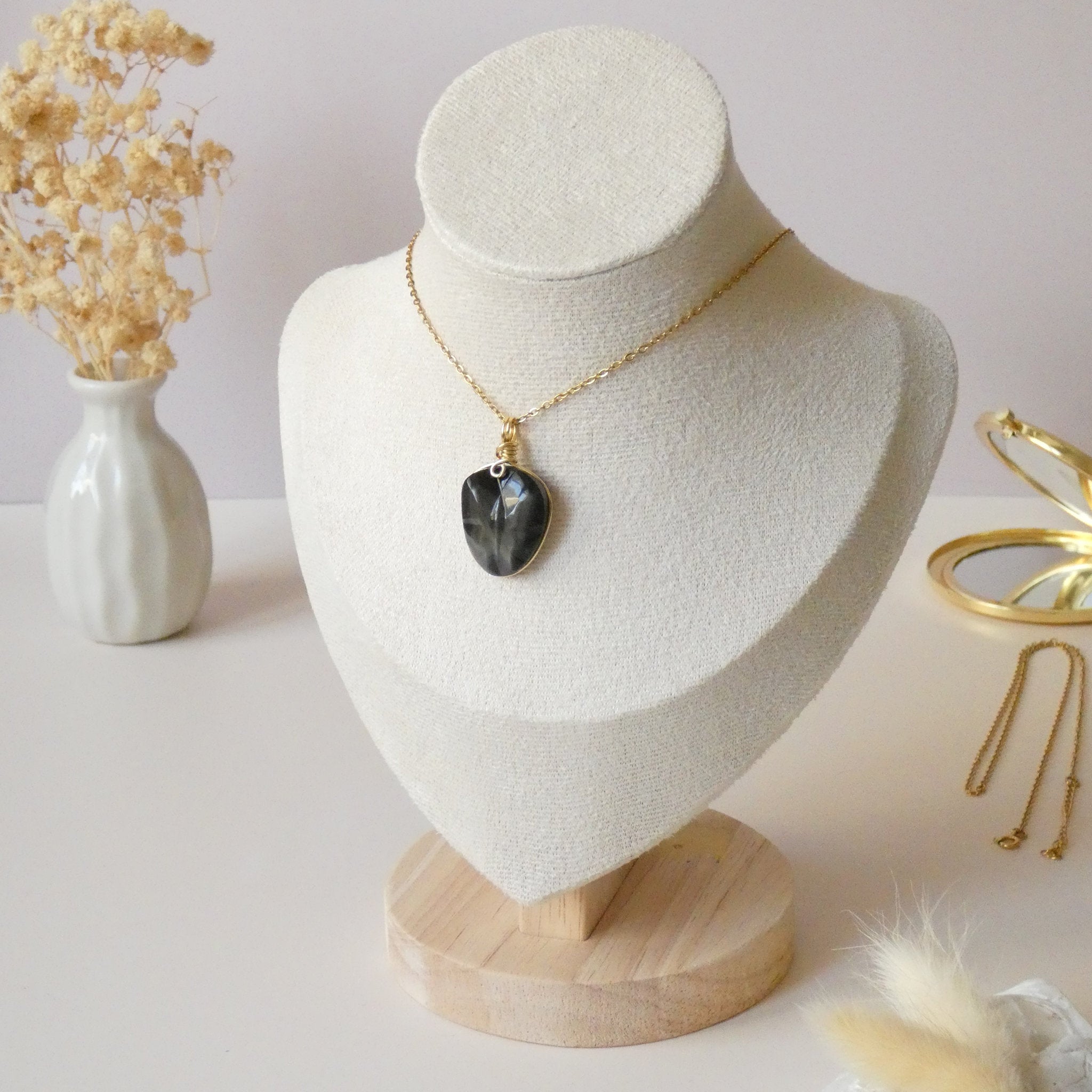 Pendentif papillon en obsidienne oeil céleste – 3,1 cm