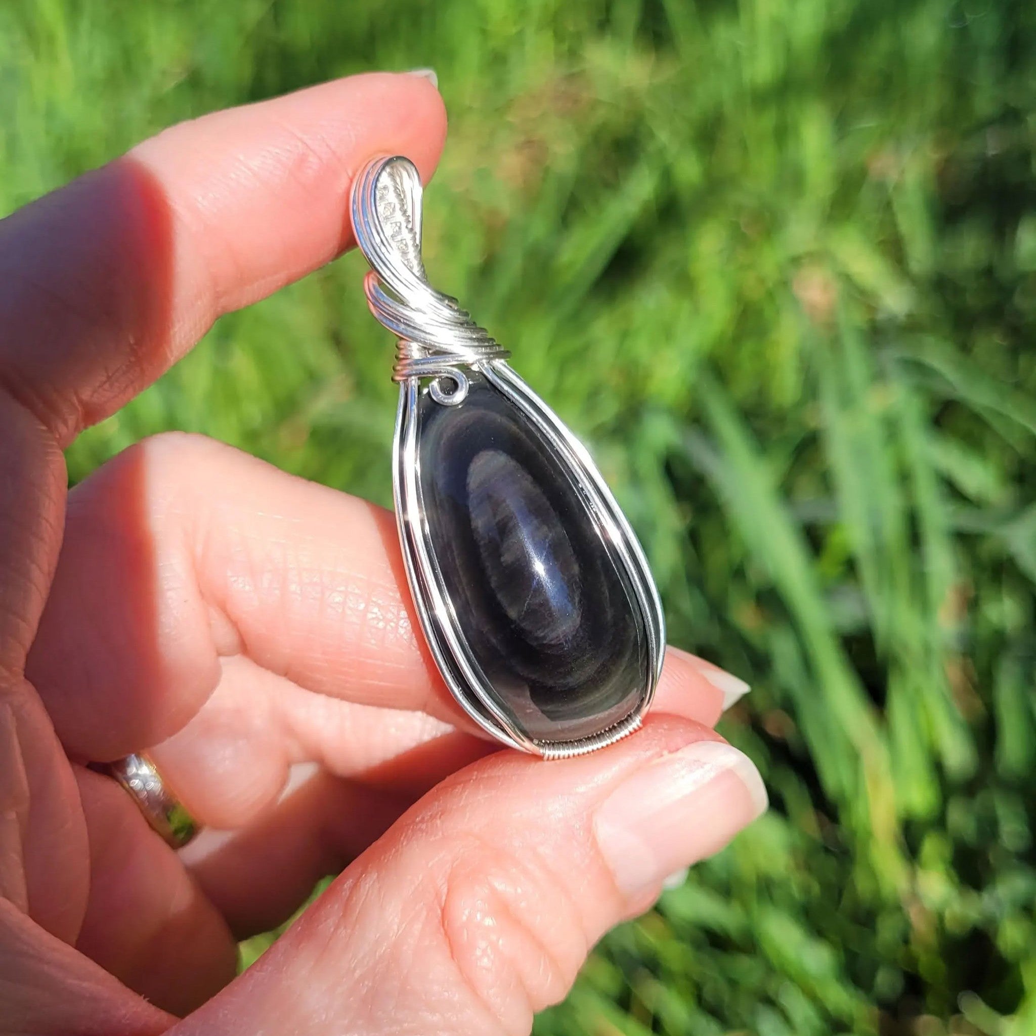 Pendentif obsidienne oeil céleste 5,1 cm wire wrapping argenté