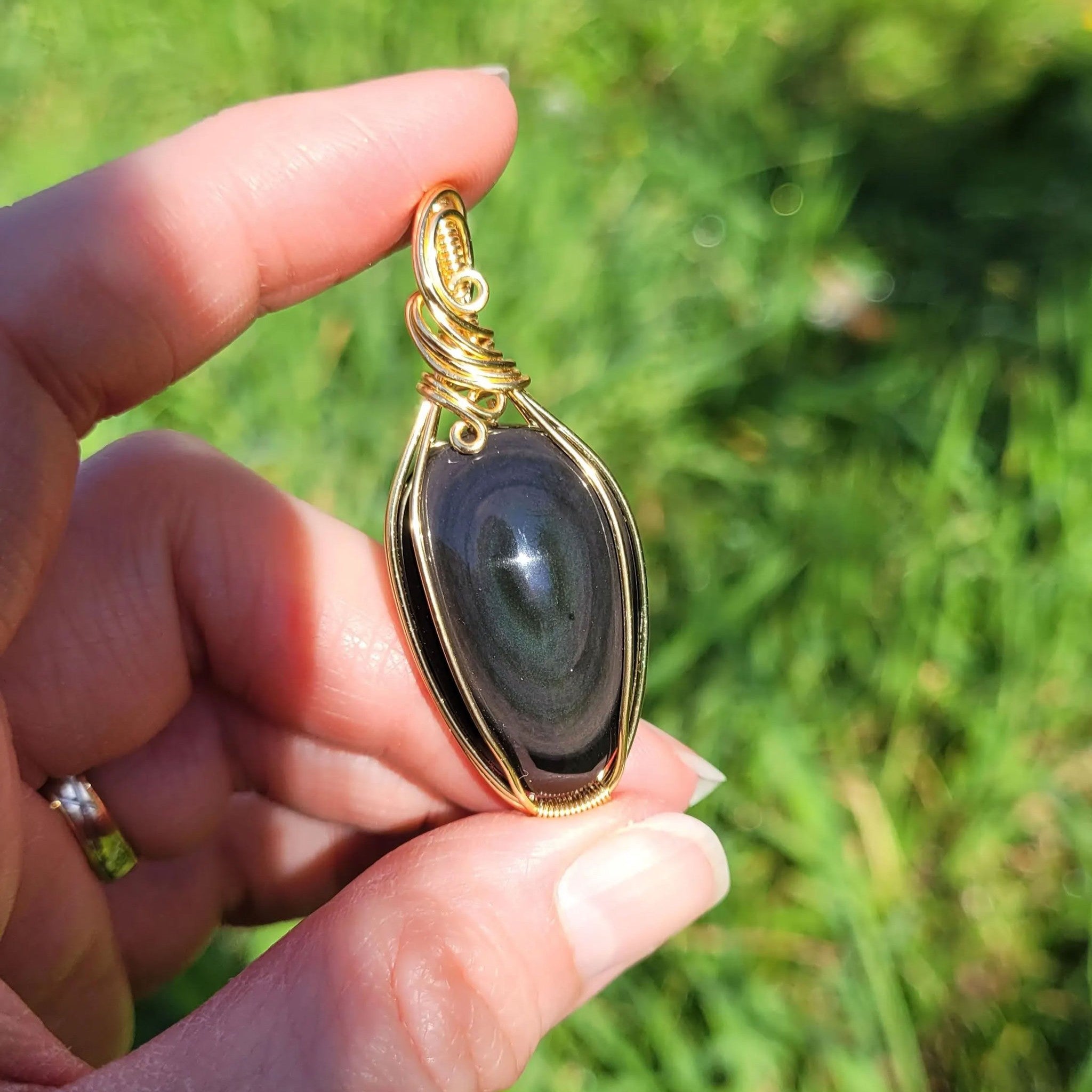 Pendentif obsidienne oeil céleste - wire wrapping doré - pierre naturelle