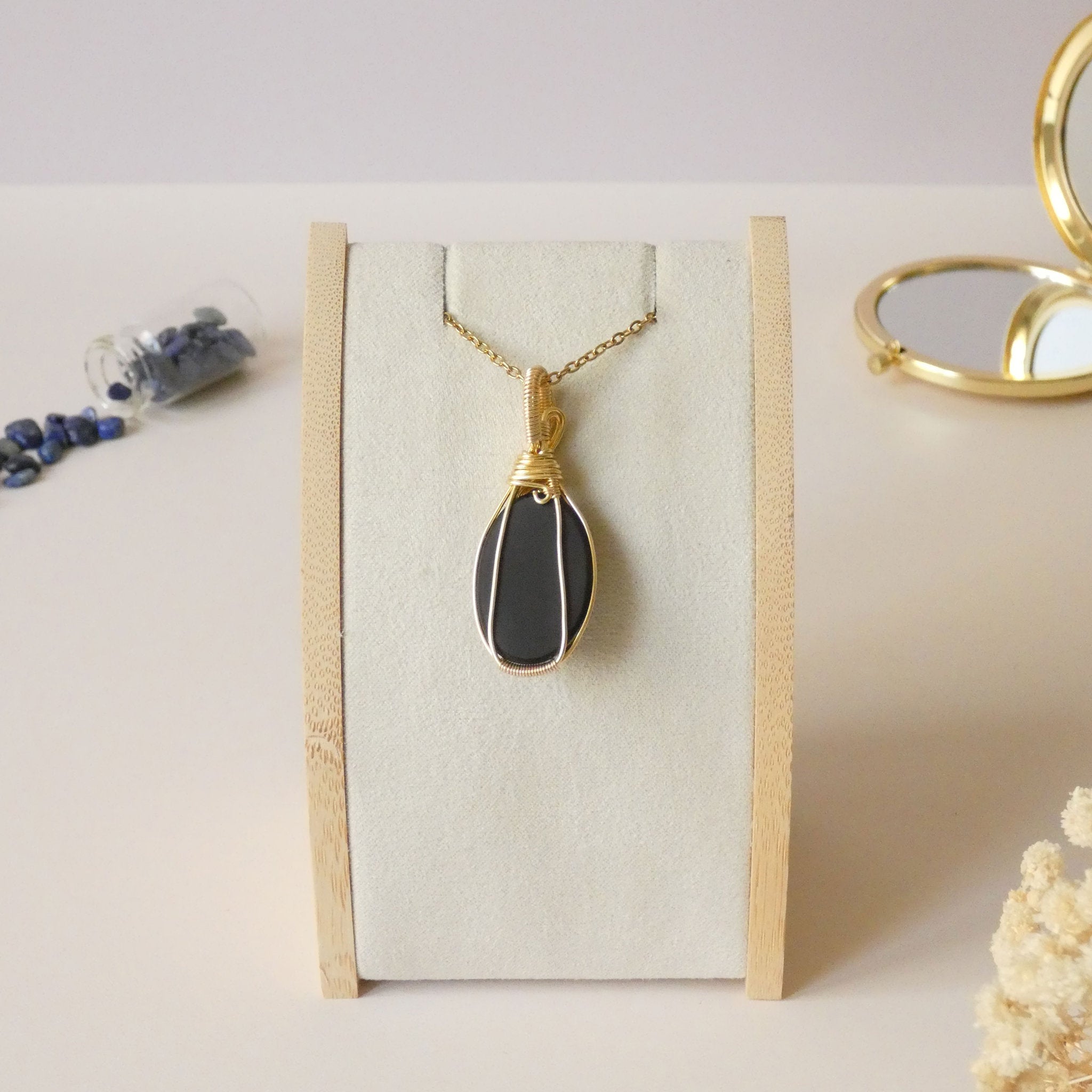 Pendentif obsidienne oeil céleste 4,8 cm wire wrapping doré