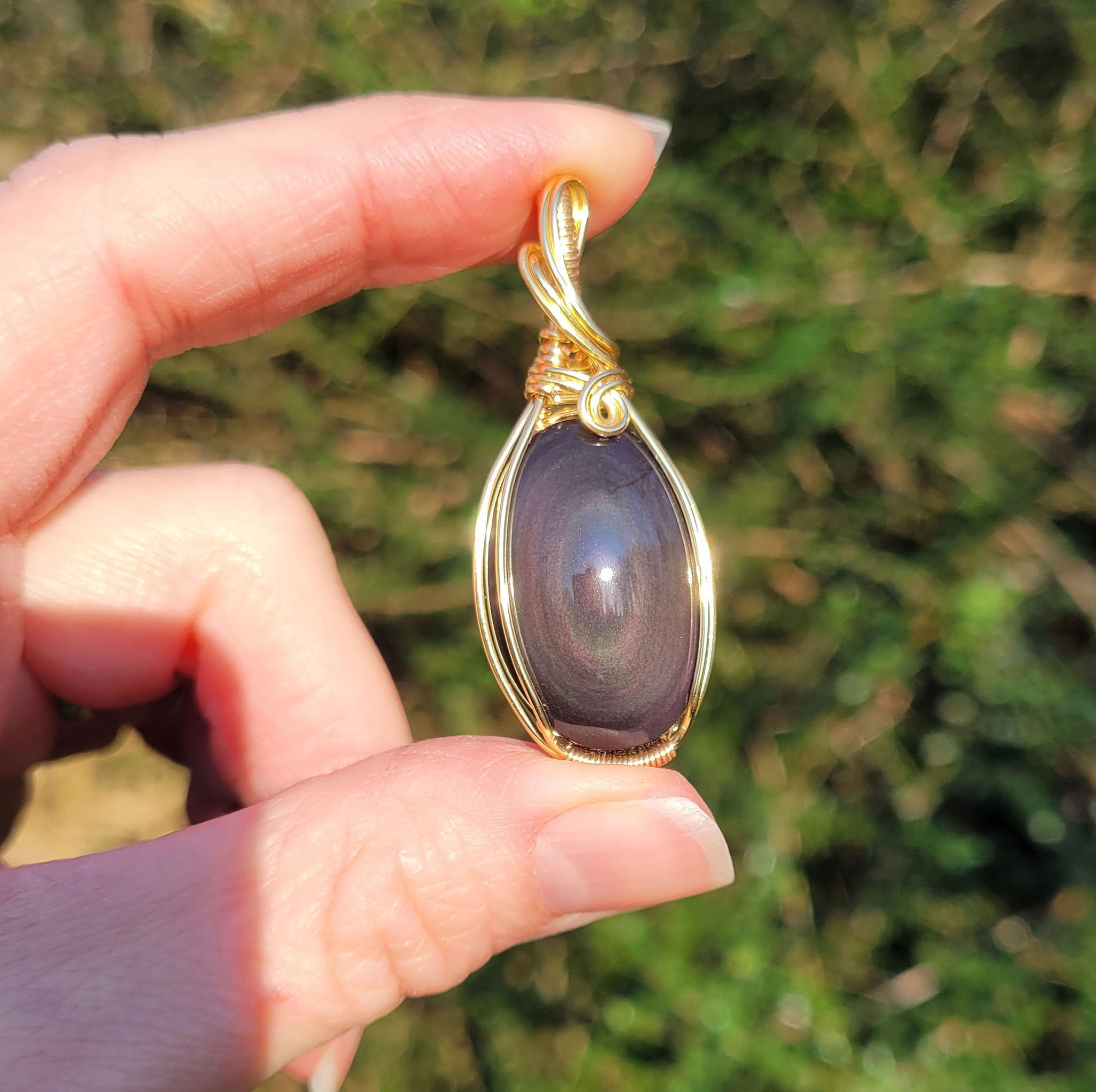 Pendentif obsidienne oeil céleste 4,8 cm wire wrapping doré