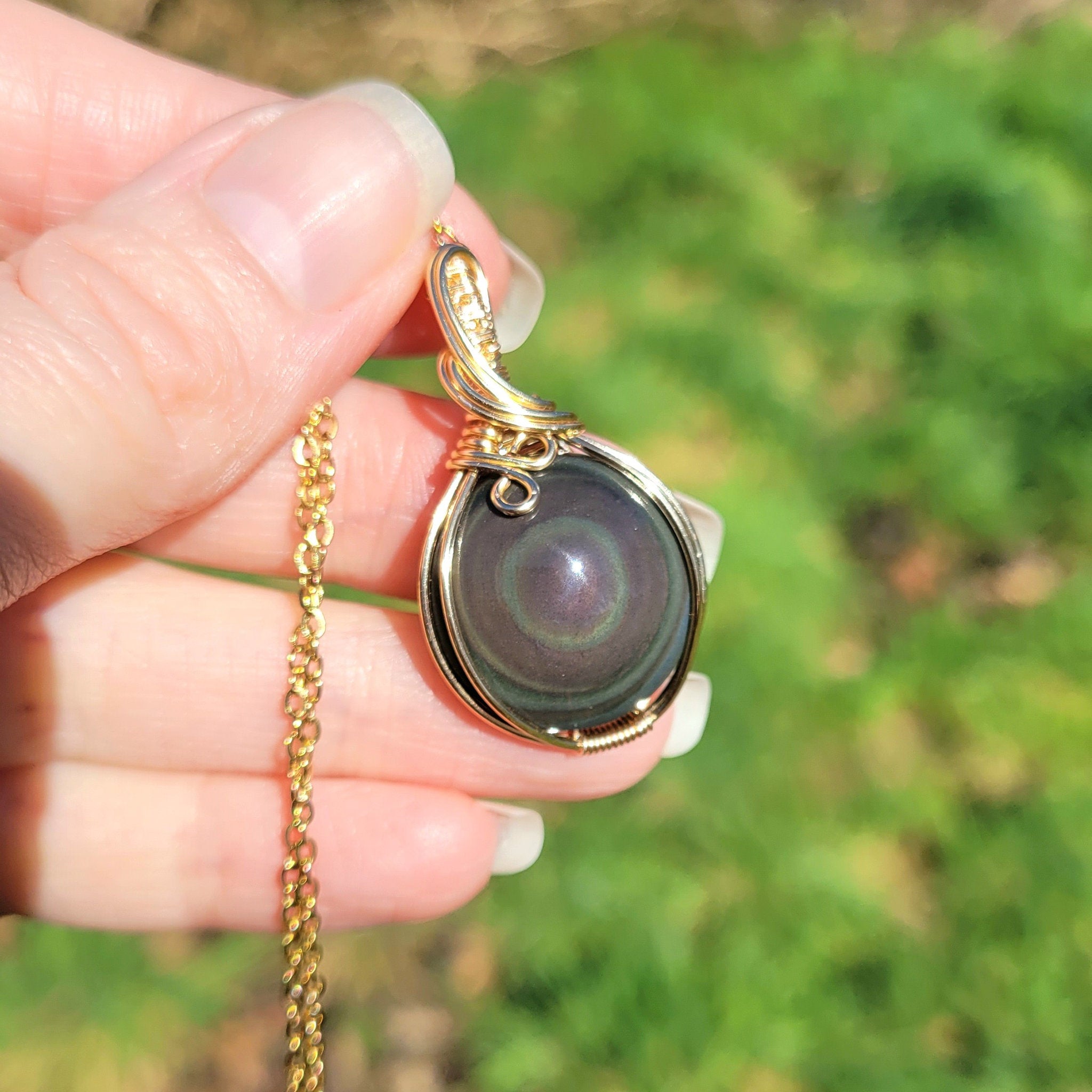Pendentif en obsidienne oeil céleste wire wrapping doré – 3,8 cm