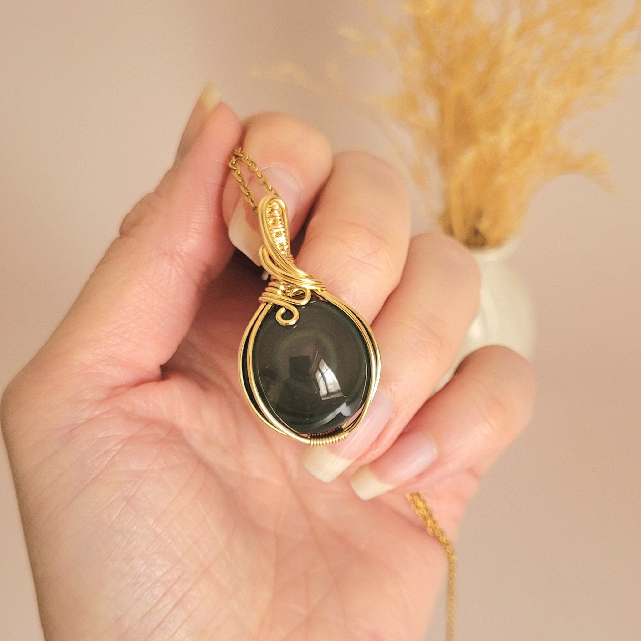 Pendentif en obsidienne oeil céleste wire wrapping doré – 3,8 cm