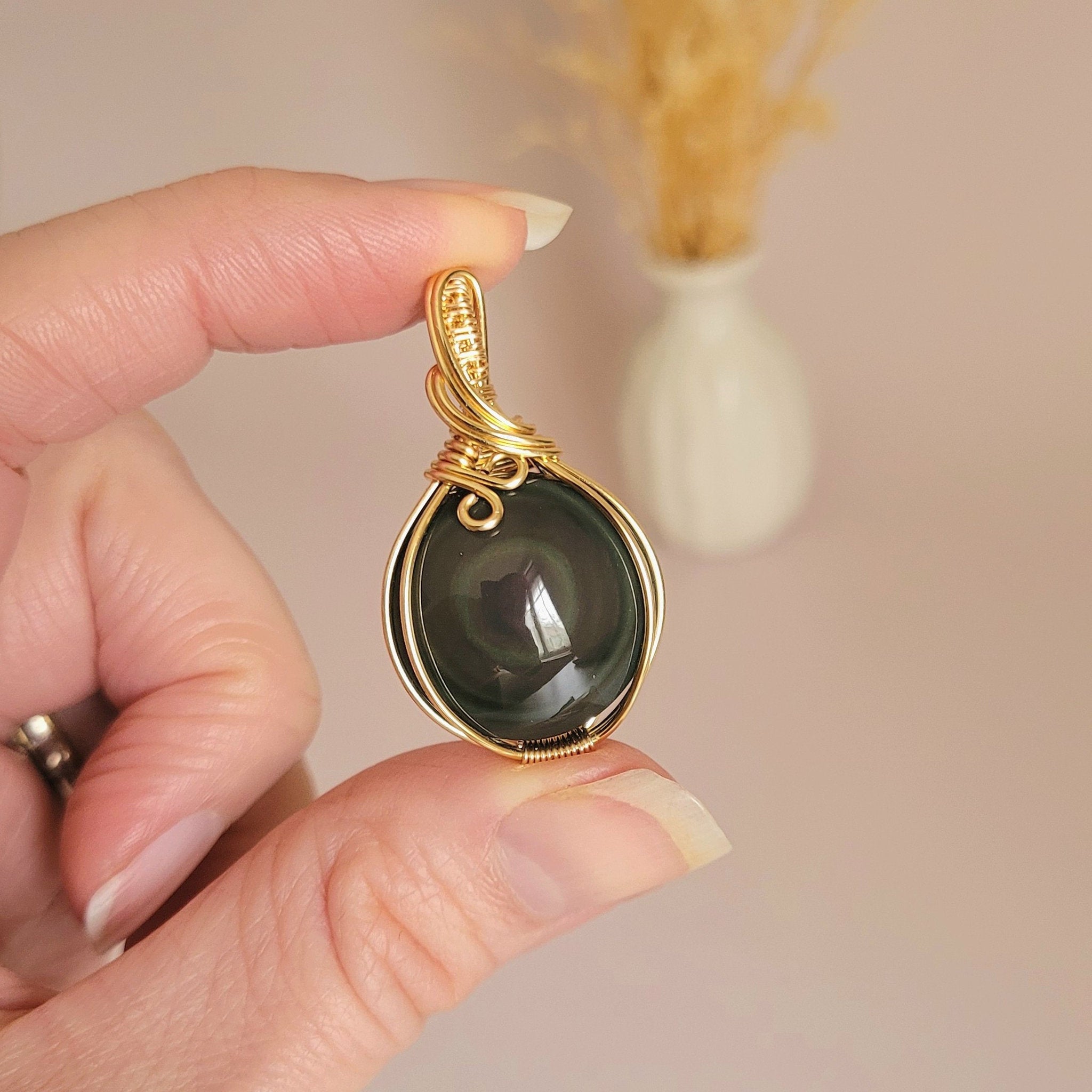 Pendentif en obsidienne oeil céleste wire wrapping doré – 3,8 cm