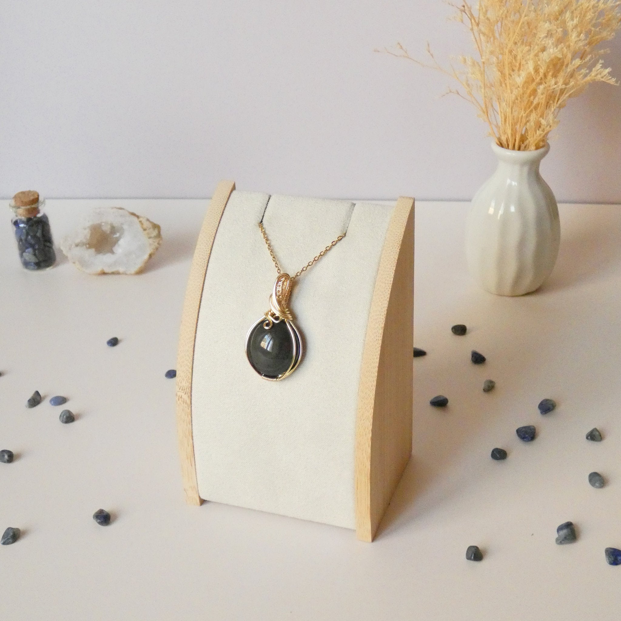 Pendentif en obsidienne oeil céleste wire wrapping doré – 3,8 cm