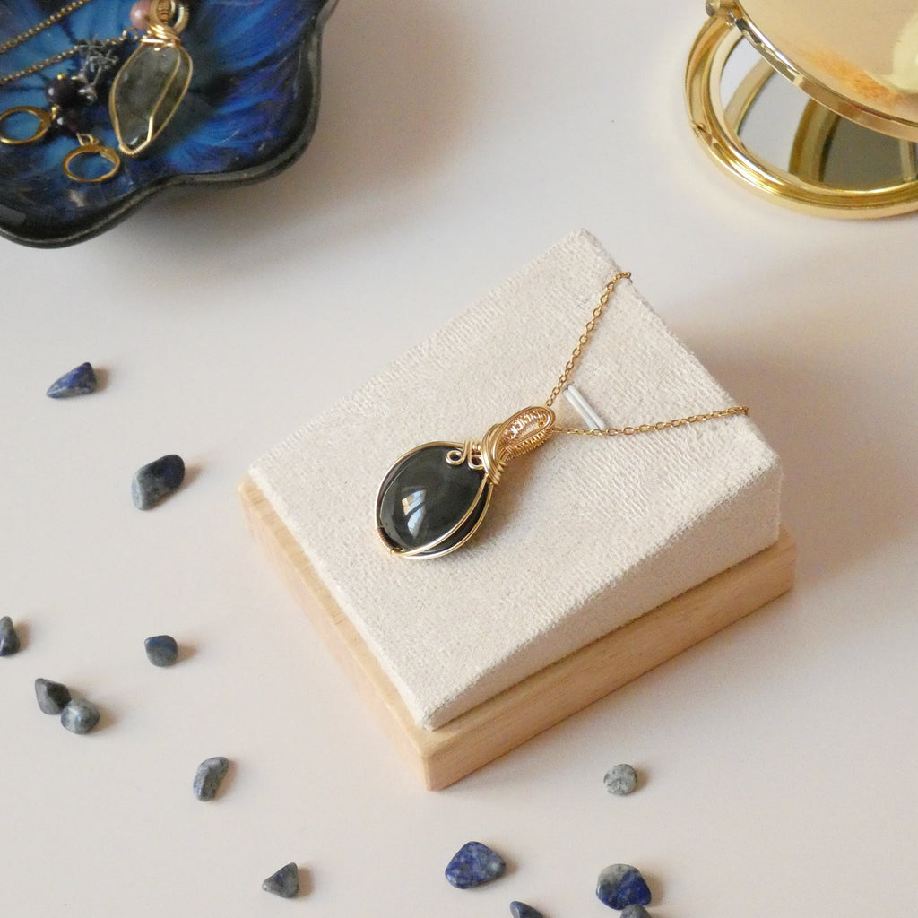 Pendentif en obsidienne oeil céleste wire wrapping doré – 3,8 cm