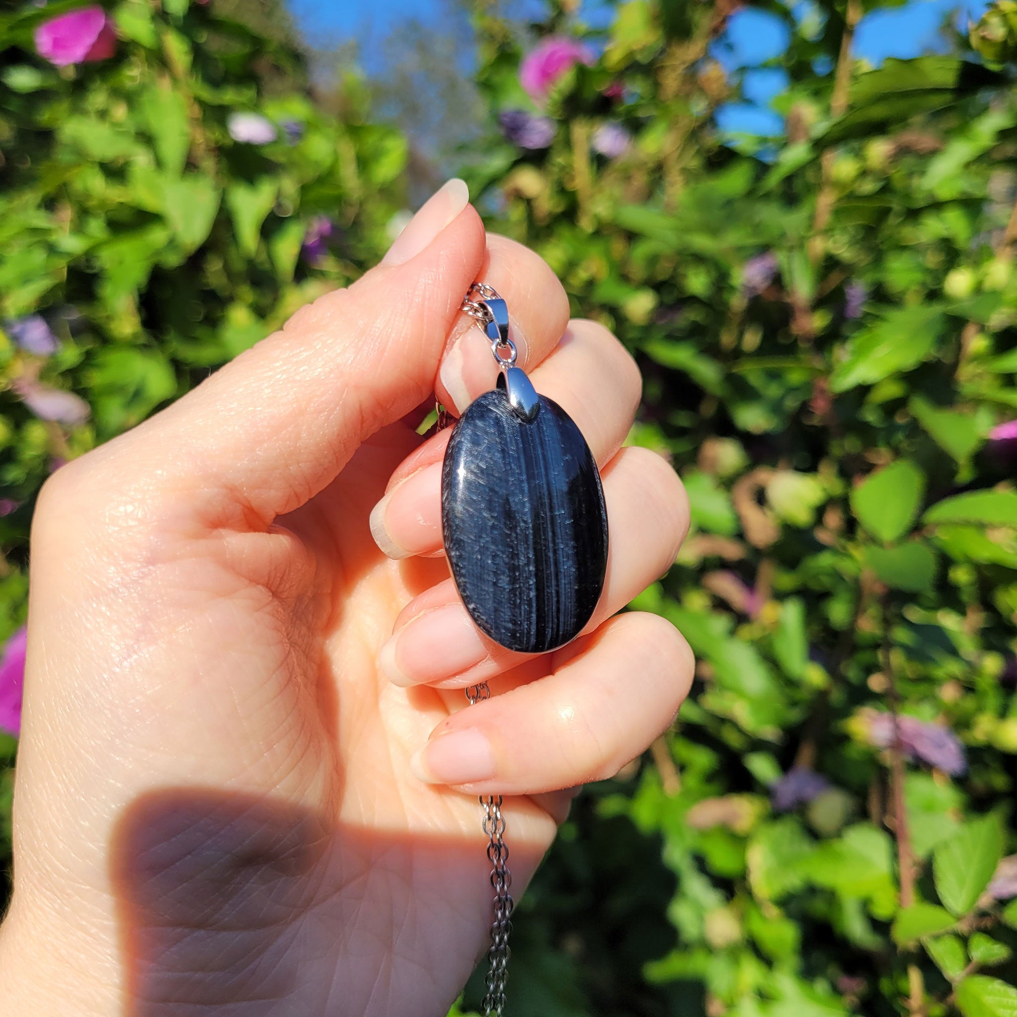 Pendentif en oeil de faucon bélière argentée – 3,2 cm - Bijou artisanal pierre naturelle
