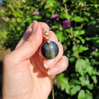 Pendentif en oeil de faucon 2,2 cm bélière dorée à l'or fin