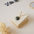 Pendentif en oeil de faucon 2,2 cm bélière dorée à l'or fin