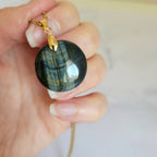 Pendentif en oeil de faucon 2,2 cm bélière dorée à l'or fin