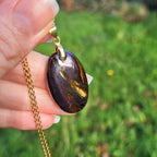 Pendentif en oeil de fer bélière dorée – 3,1 cm - Bijou artisanal pierre naturelle