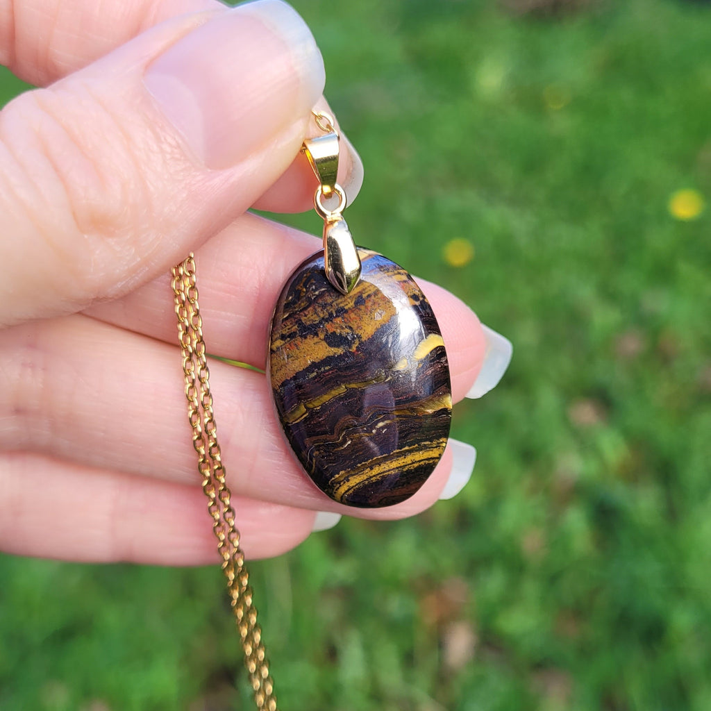 Pendentif en oeil de fer bélière dorée – 2,8 cm - Bijou artisanal pierre naturelle