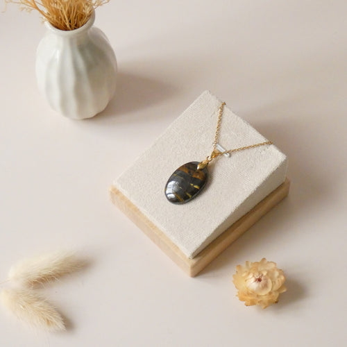 Pendentif en oeil de fer bélière dorée – 2,8 cm - Bijou artisanal pierre naturelle