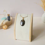 Pendentif en oeil de fer bélière dorée – 2,8 cm - Bijou artisanal pierre naturelle