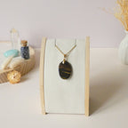 Pendentif en oeil de fer bélière dorée – 2,8 cm - Bijou artisanal pierre naturelle