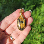 Pendentif oeil de tigre et faucon 4,7cm wire wrapping doré