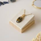 Pendentif oeil de tigre et faucon 4,7cm wire wrapping doré