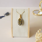 Pendentif oeil de tigre et faucon 4,7cm wire wrapping doré