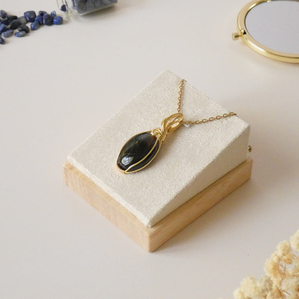 Pendentif oeil de tigre et faucon 4,6 cm wire wrapping doré