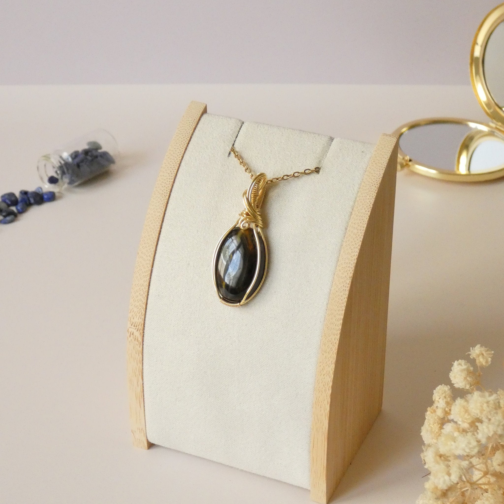 Pendentif oeil de tigre et faucon 4,6 cm wire wrapping doré